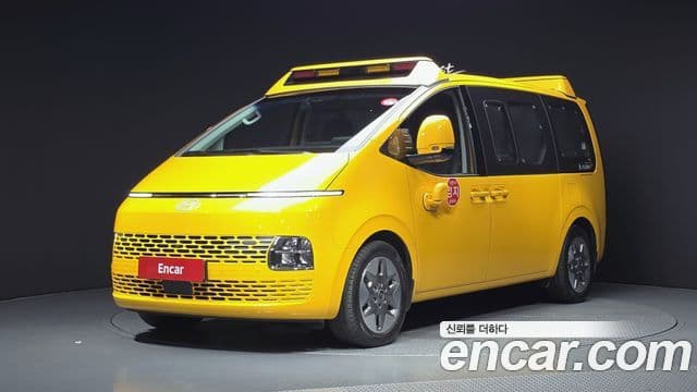 Hyundai Staria 2025 — Фото 1/20