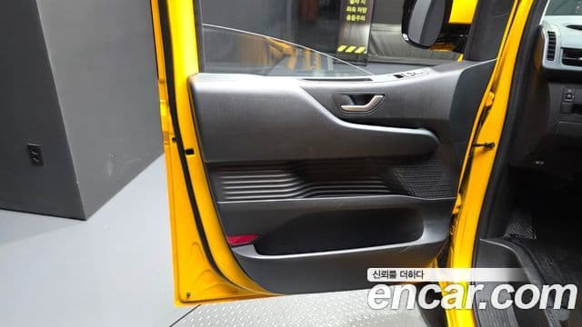 Hyundai Staria 2025 — Şəkil 25/33