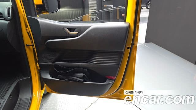 Hyundai Staria 2025 — Şəkil 16/33