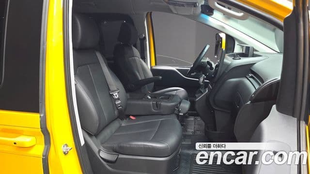 Hyundai Staria 2025 — Şəkil 32/33