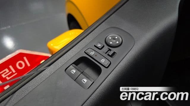Hyundai Staria 2025 — Şəkil 10/33