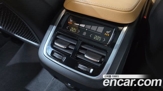 Volvo S60 2023 — Фото 18/20
