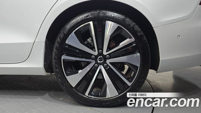 Volvo S60 2023 — ფოტო 25/32
