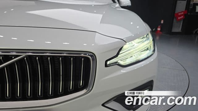 Volvo S60 2023 — ფოტო 3/32