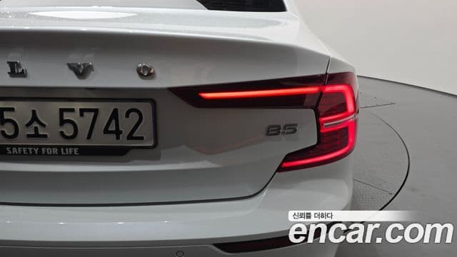 Volvo S60 2023 — ფოტო 30/32