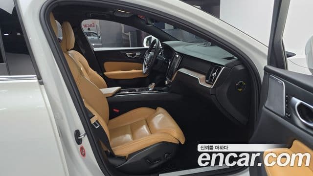 Volvo S60 2023 — ფოტო 20/32