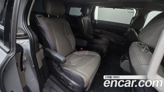 Kia Carnival 2024 — Фото 17/20