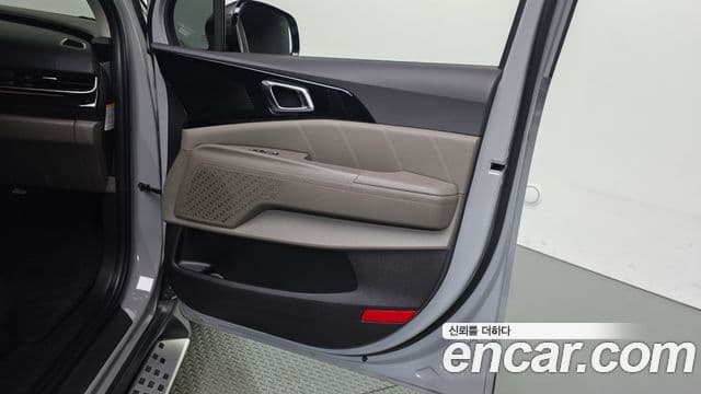Kia Carnival 2024 — Şəkil 29/35