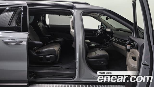 Kia Carnival 2024 — Şəkil 32/35