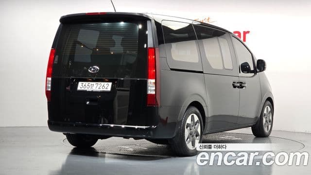 Hyundai Staria 2023 — Фото 2/20