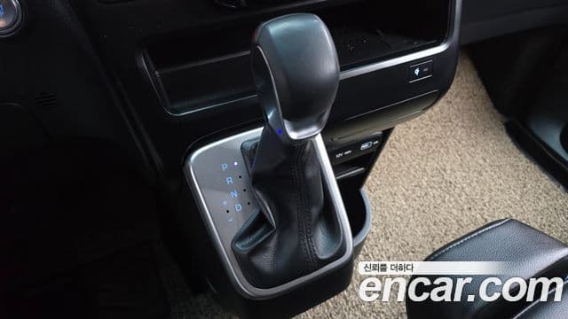 Hyundai Staria 2023 — Фото 9/20