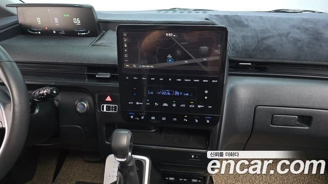 Hyundai Staria 2023 — Фото 18/20