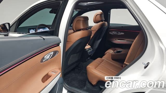 Genesis GV70 2025 — Şəkil 15/33