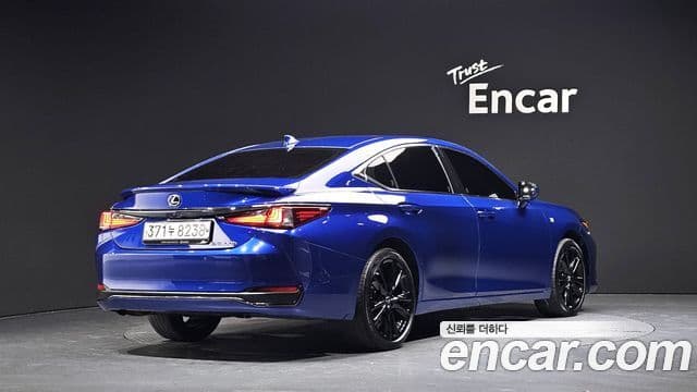 Lexus ES300h 2022 — Фото 2/20