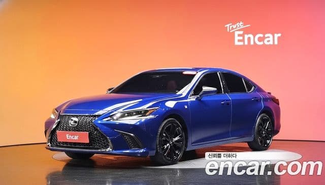 Lexus ES300h 2022 — Фото 1/20