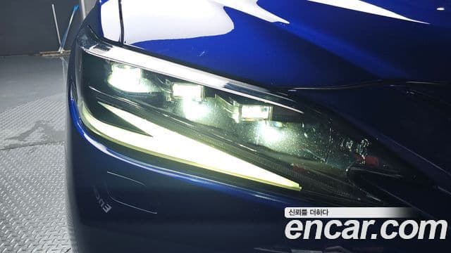 Lexus ES300h 2022 — Photo 21/30