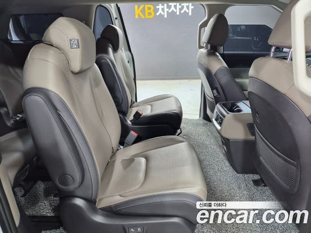 Kia Carnival 2024 — Фото 8/20