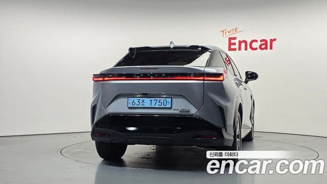 Lexus RZ450e 2023 — ფოტო 23/30