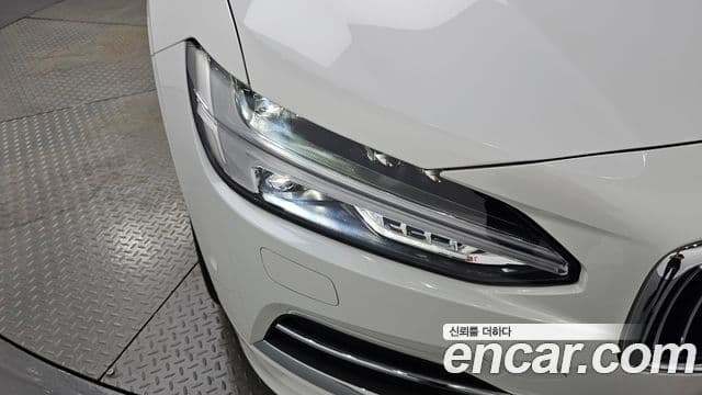 Volvo S90 2019 — Şəkil 32/32
