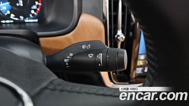 Volvo S90 2019 — Şəkil 28/32
