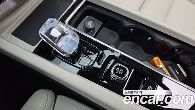 Volvo XC60 2025 — Фото 9/20
