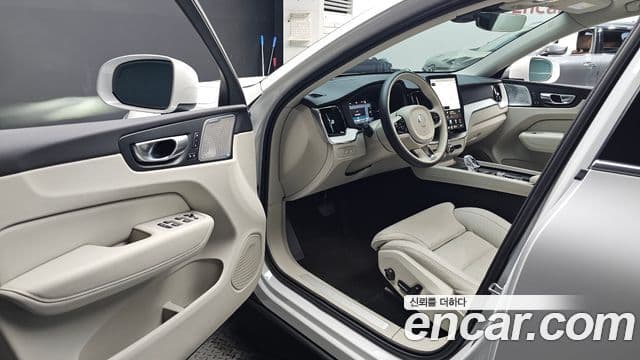 Volvo XC60 2025 — Фото 10/20