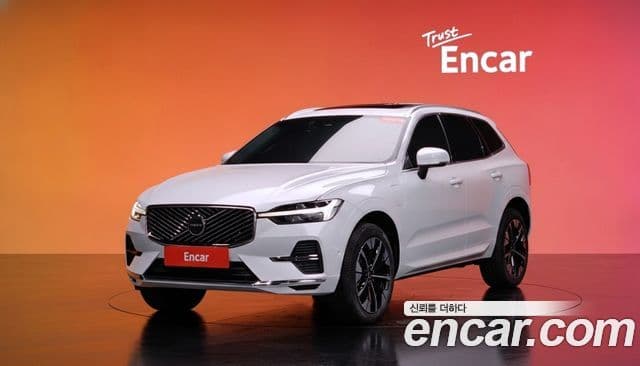 Volvo XC60 2025 — Фото 1/20