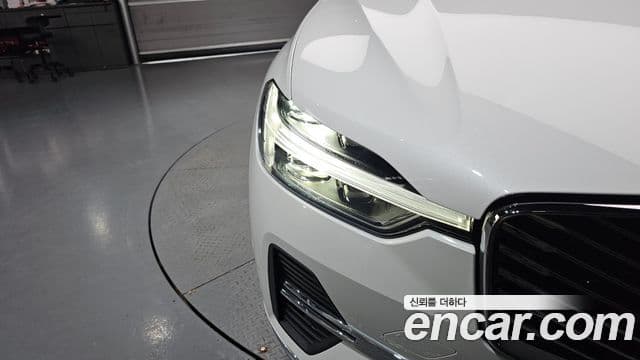 Volvo XC60 2025 — ფოტო 29/38