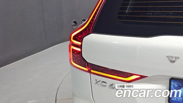 Volvo XC60 2025 — ფოტო 33/38