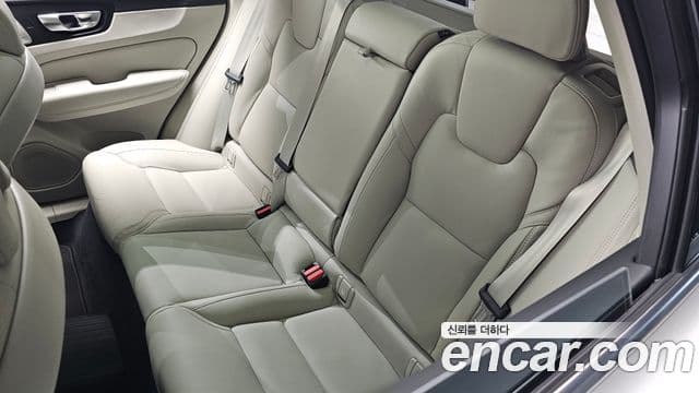 Volvo XC60 2025 — ფოტო 25/38