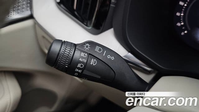 Volvo XC60 2025 — ფოტო 20/38