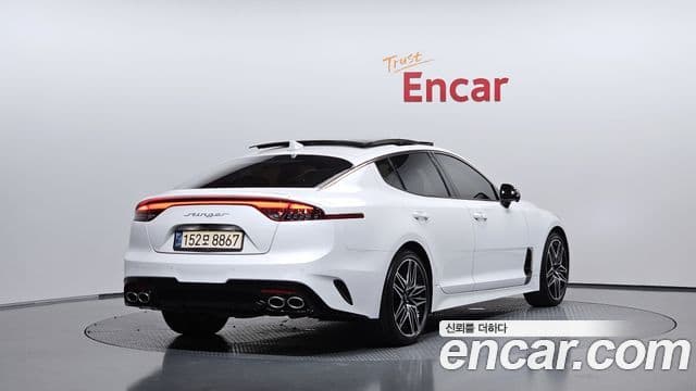 Kia Stinger 2022 — Фото 2/20