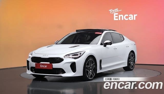 Kia Stinger 2022 — Фото 1/20