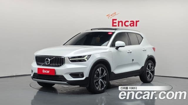 Volvo XC40 2021 — Фото 1/20