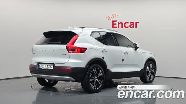 Volvo XC40 2021 — Фото 2/20