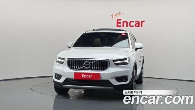 Volvo XC40 2021 — Фото 3/20