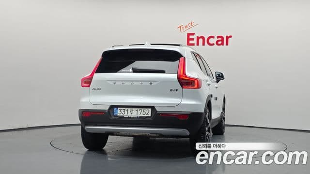Volvo XC40 2021 — Фото 4/20