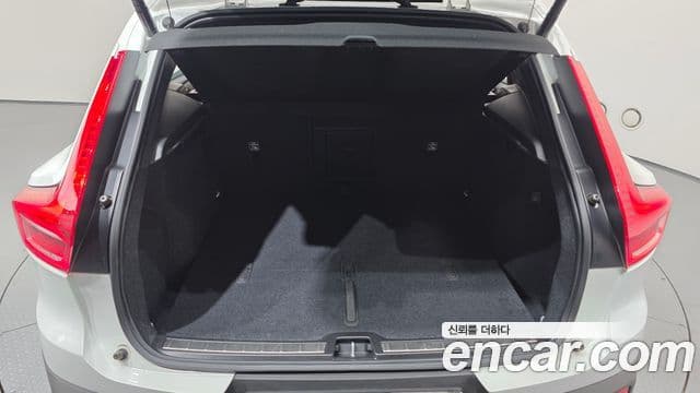 Volvo XC40 2021 — Фото 20/20