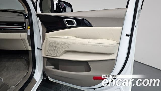 Kia Carnival 2024 — ფოტო 7/37