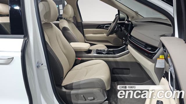Kia Carnival 2024 — ფოტო 31/37