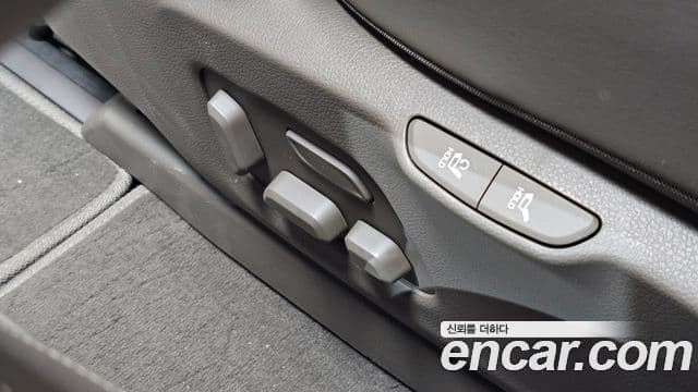Kia Carnival 2024 — ფოტო 16/37