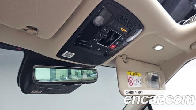 Kia Carnival 2024 — ფოტო 26/37