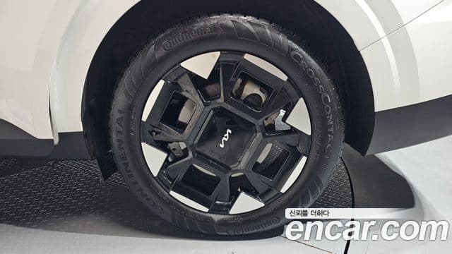Kia Carnival 2024 — ფოტო 24/37