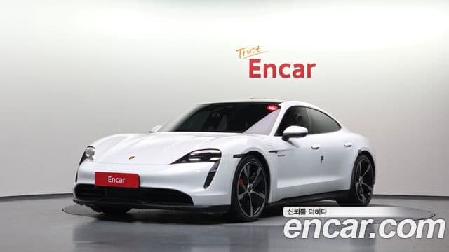 Porsche Taycan 2021 — ფოტო 10/20