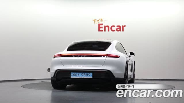 Porsche Taycan 2021 — ფოტო 19/20