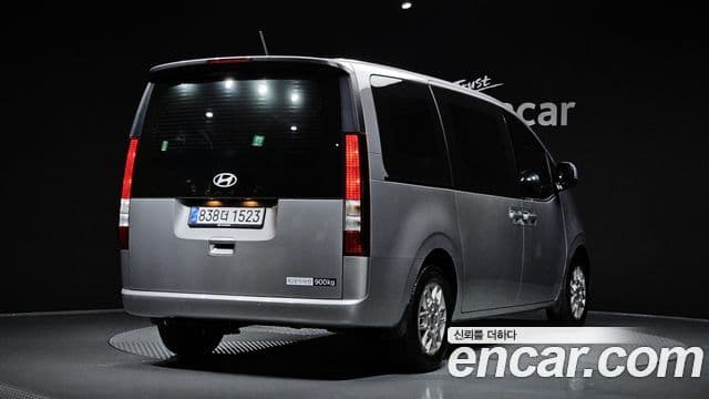 Hyundai Staria 2025 — Фото 2/20