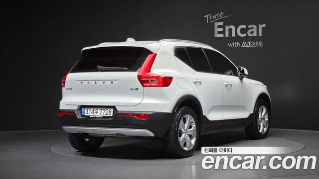 Volvo XC40 2021 — Фото 2/20