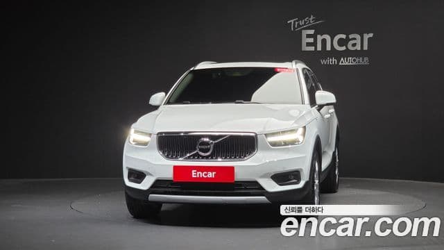 Volvo XC40 2021 — Фото 3/20
