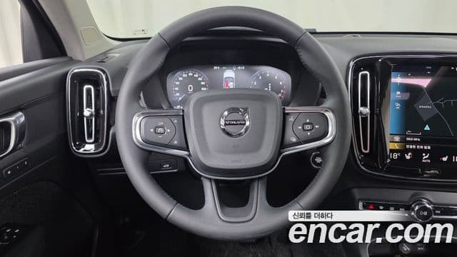 Volvo XC40 2021 — Фото 13/20