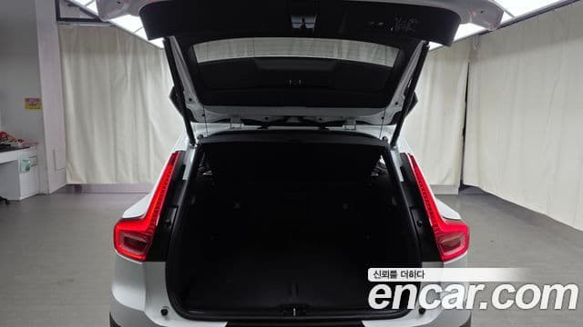 Volvo XC40 2021 — Фото 20/20